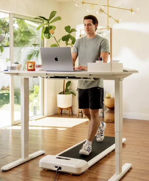 walkingpad-c2-standing-desk-walking_1